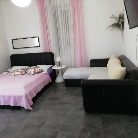 Apartment Izabela Split Exterior photo